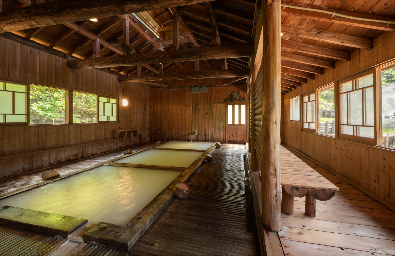 千寿の湯 伝統の檜風呂